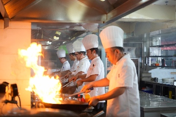 【長(zhǎng)田動(dòng)態(tài)】盛世龍華轉(zhuǎn)運(yùn)1000余件物資，圓滿完成300余人參加的企業(yè)定制主題宴會(huì)