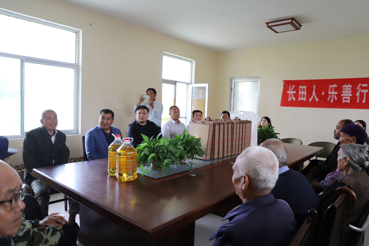 慰問孤寡老人 傳遞濃濃溫情 ——長田實(shí)業(yè)董事長張勇為濟(jì)陽街道敬老院老人送去中秋祝福