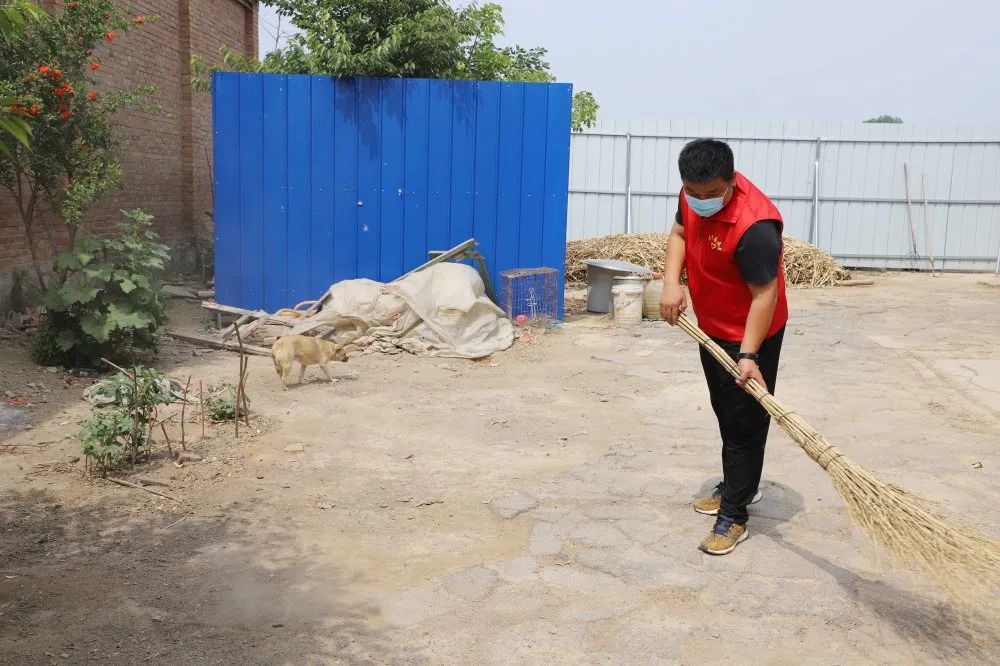 扶貧濟(jì)困獻(xiàn)愛心 真情幫扶暖人心 —長田實業(yè)團(tuán)委開展“金暉助老?青年文明號送溫暖”活動