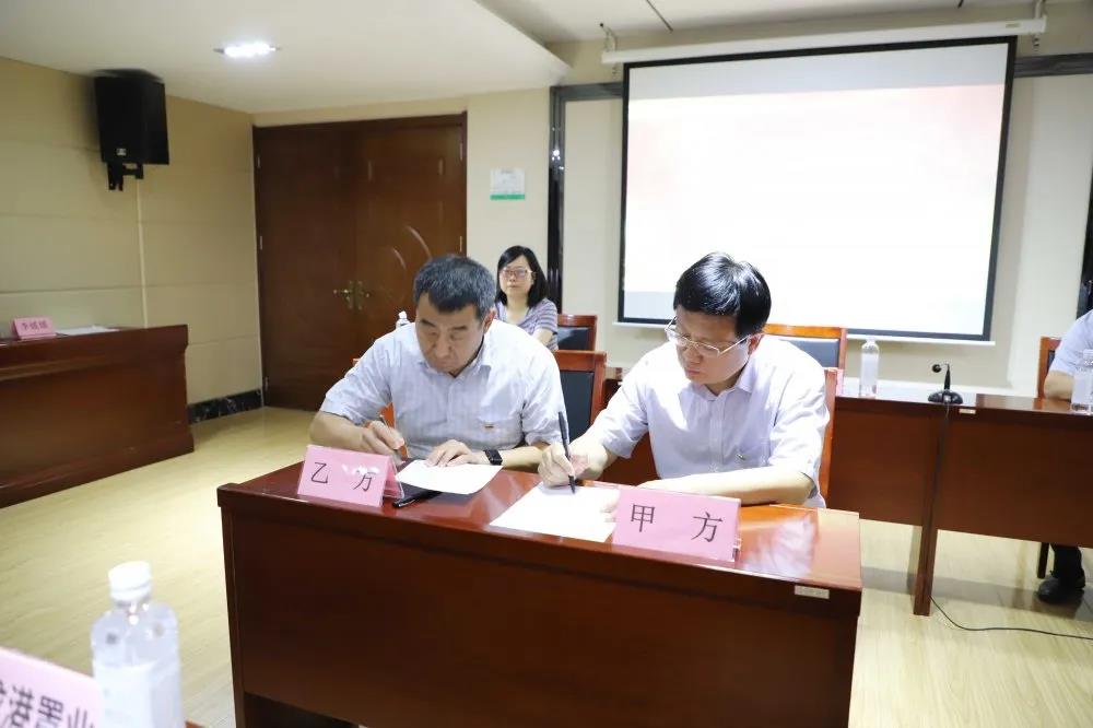 黨建聯(lián)盟聚合力 同心互聯(lián)促發(fā)展 ——濟(jì)北開發(fā)區(qū)服務(wù)類黨建聯(lián)盟企業(yè)見(jiàn)面會(huì)在長(zhǎng)田實(shí)業(yè)舉行