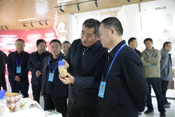 【長(cháng)田動(dòng)態(tài)】區政協(xié)主席呼廷貴帶隊蒞臨易豐農業(yè)超鮮蛋農場(chǎng)視察指導